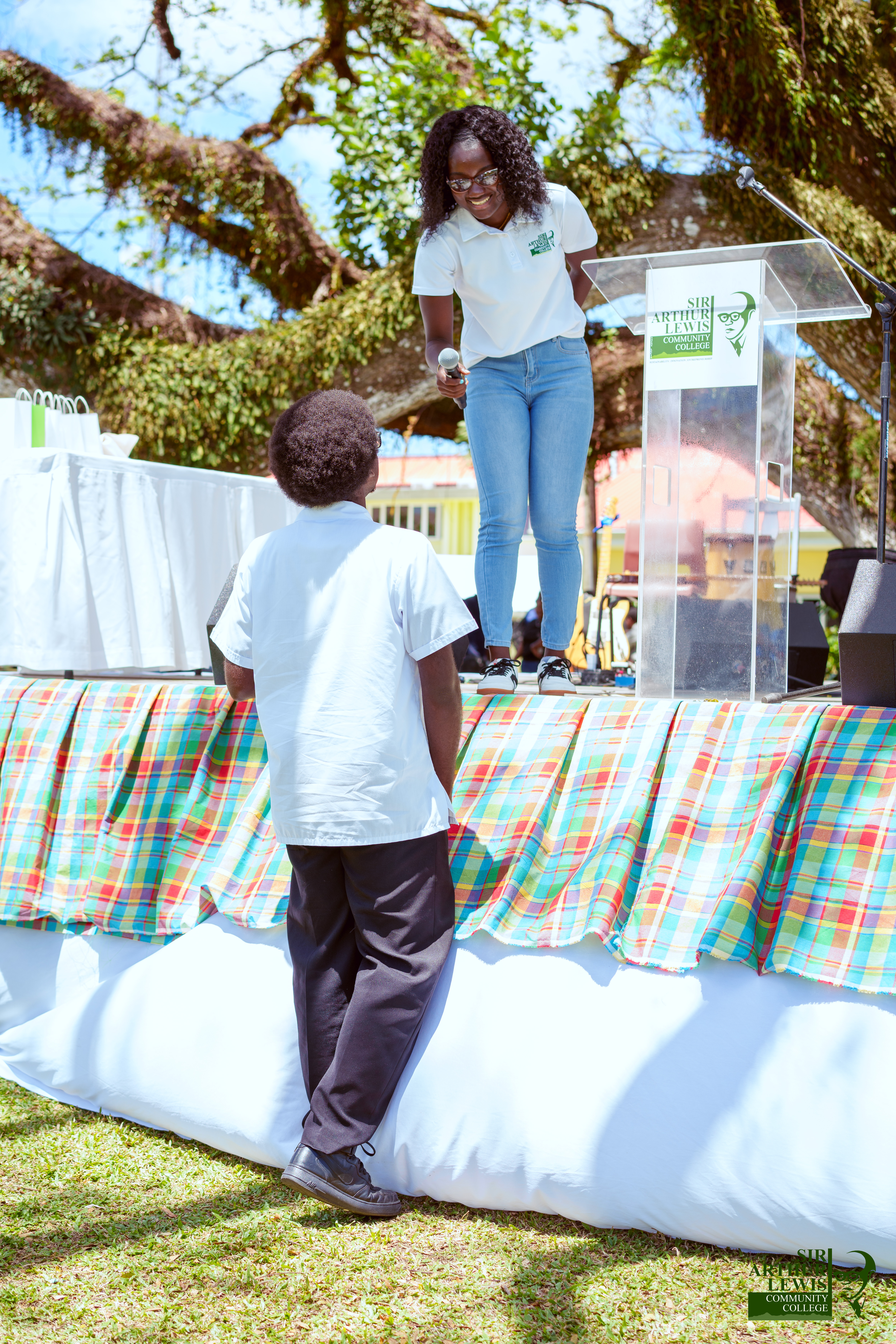 SALCC Students interacted with students from visiting secondary schools during Francofête 2026.